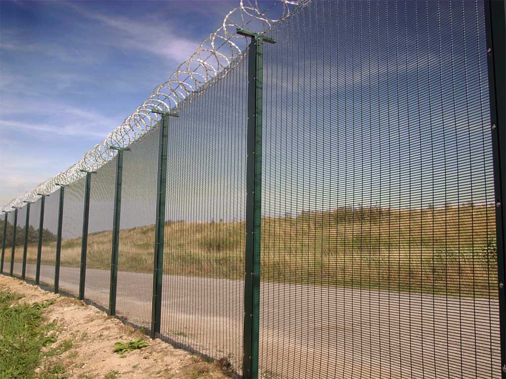 Razor Wire Barbed Tape fence topping