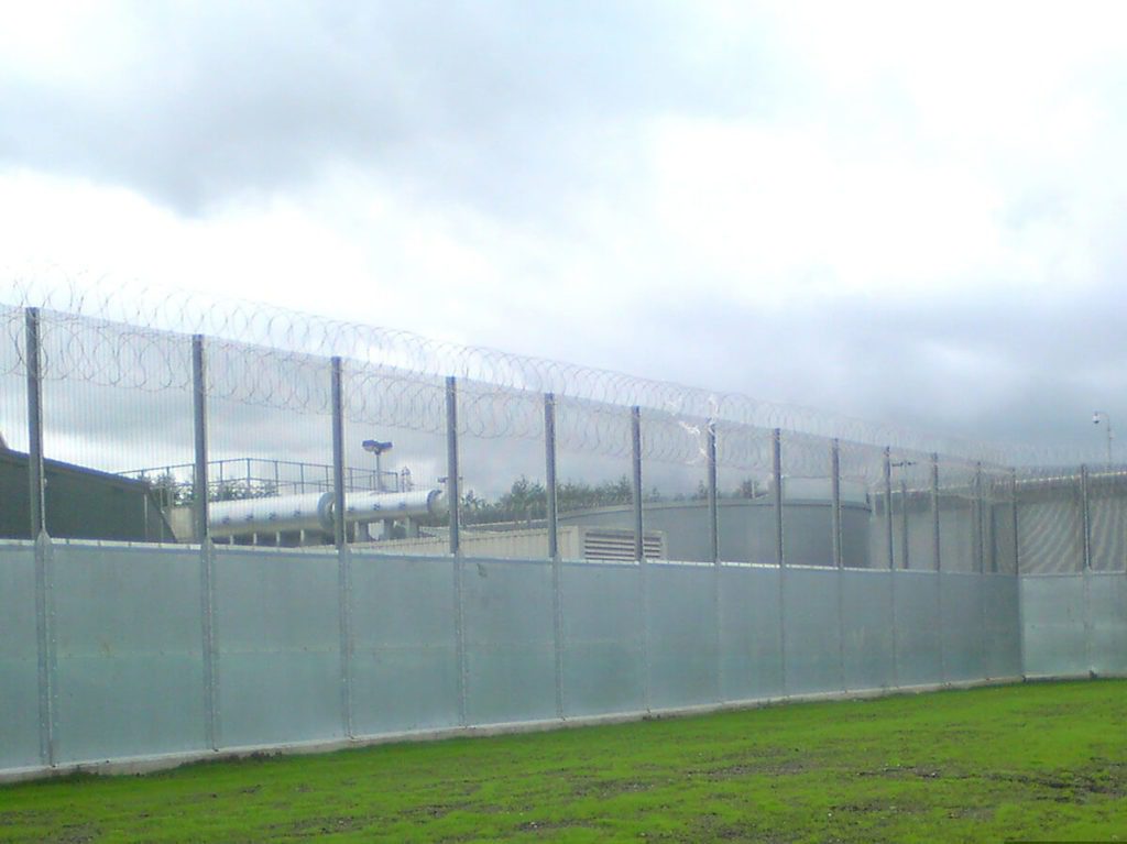 Hospital fencing similar to that for Broadmoor secure temporary fencing