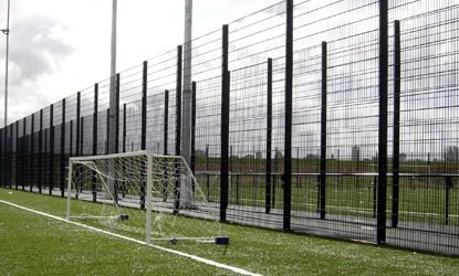 rebound fencing for sports pitch