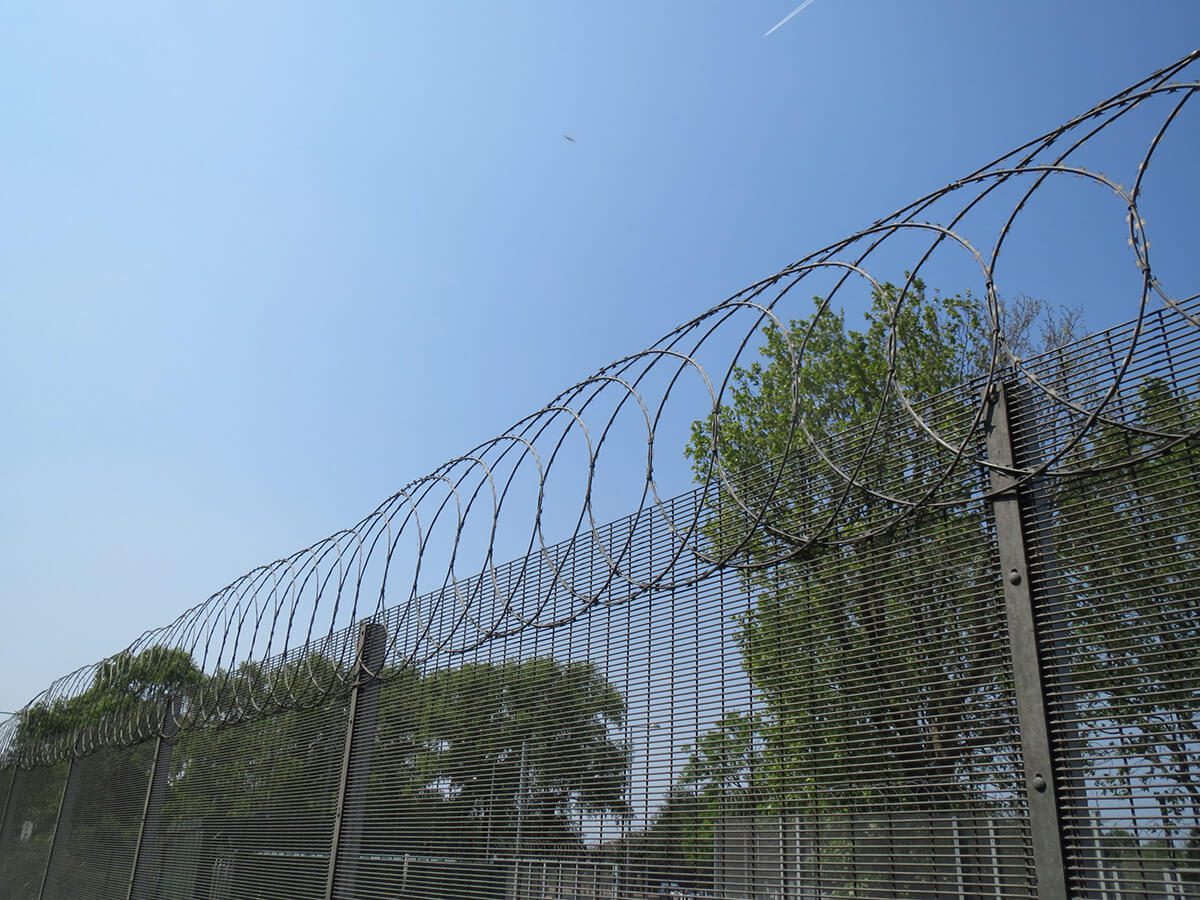 Flat Wrap Razor Wire fencing deters intruders fence toppings